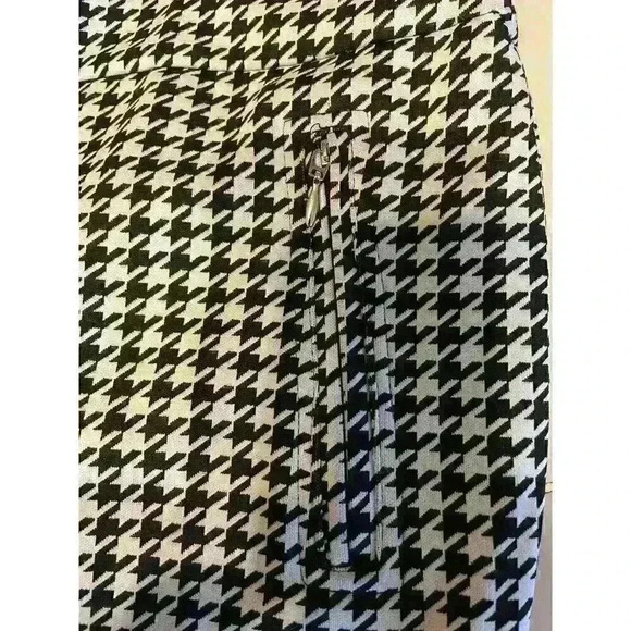 Small SOHO Ankle B& W Houndstooth pant - Picture 3 of 7